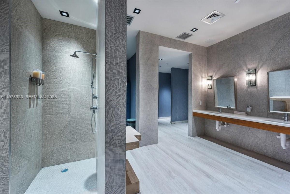 BISCAYNE BEACH CONDO - Residential