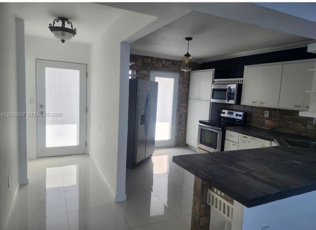 ROYAL BAHAMIAN EAST CONDO - Residential