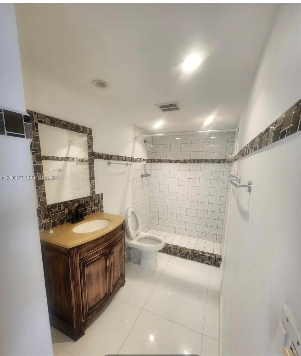 ROYAL BAHAMIAN EAST CONDO - Residential