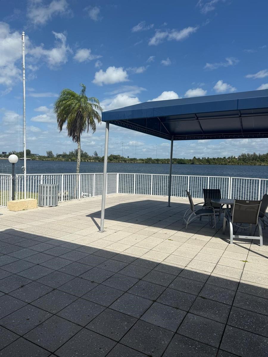 ROYAL BAHAMIAN EAST CONDO - Residential