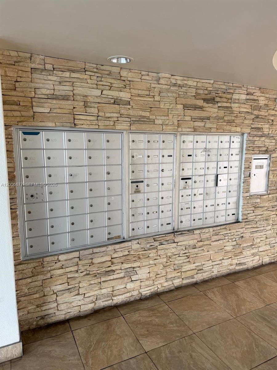 1175 NE Miami Gardens Dr 703