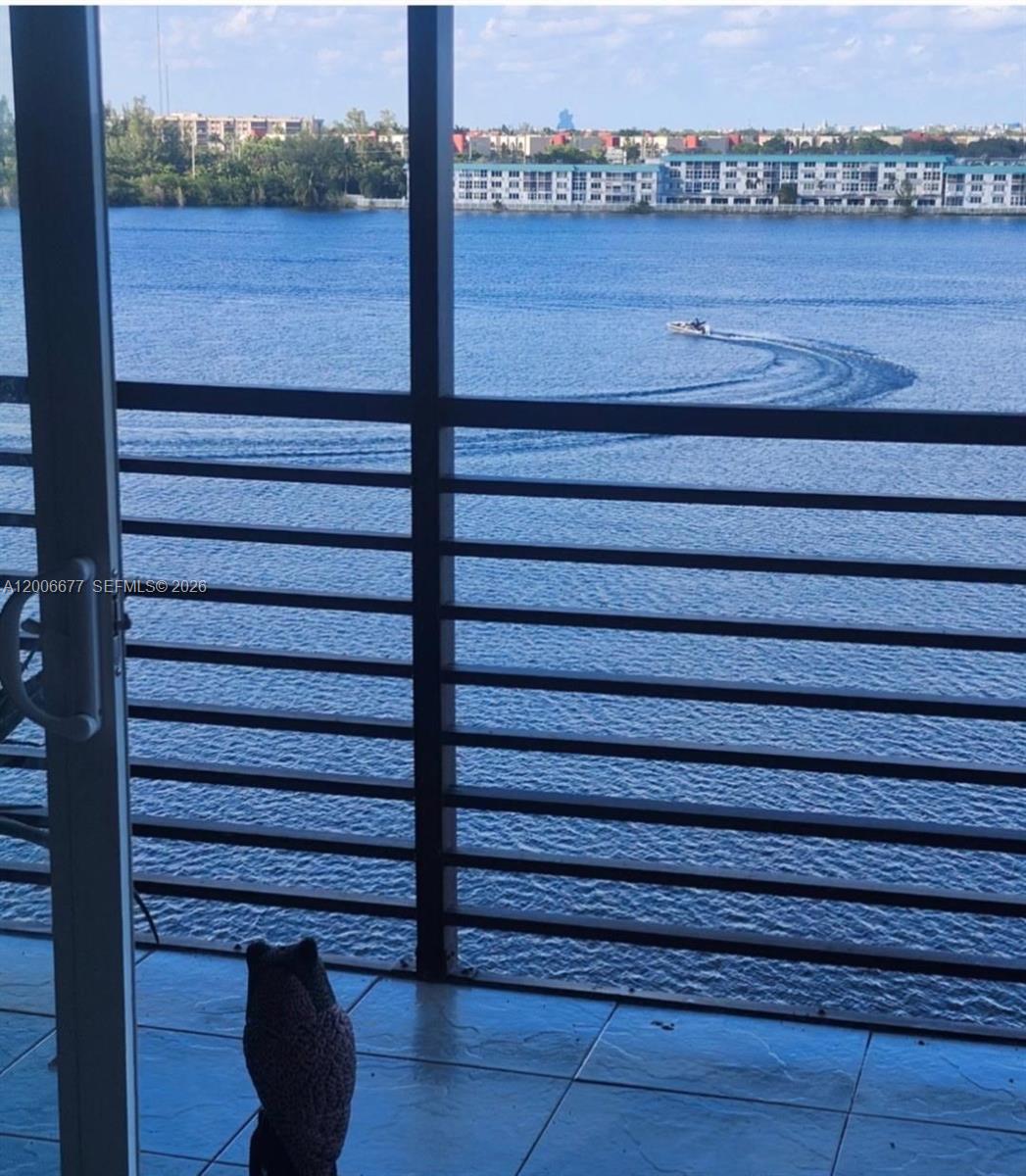 ROYAL BAHAMIAN EAST CONDO - Residential