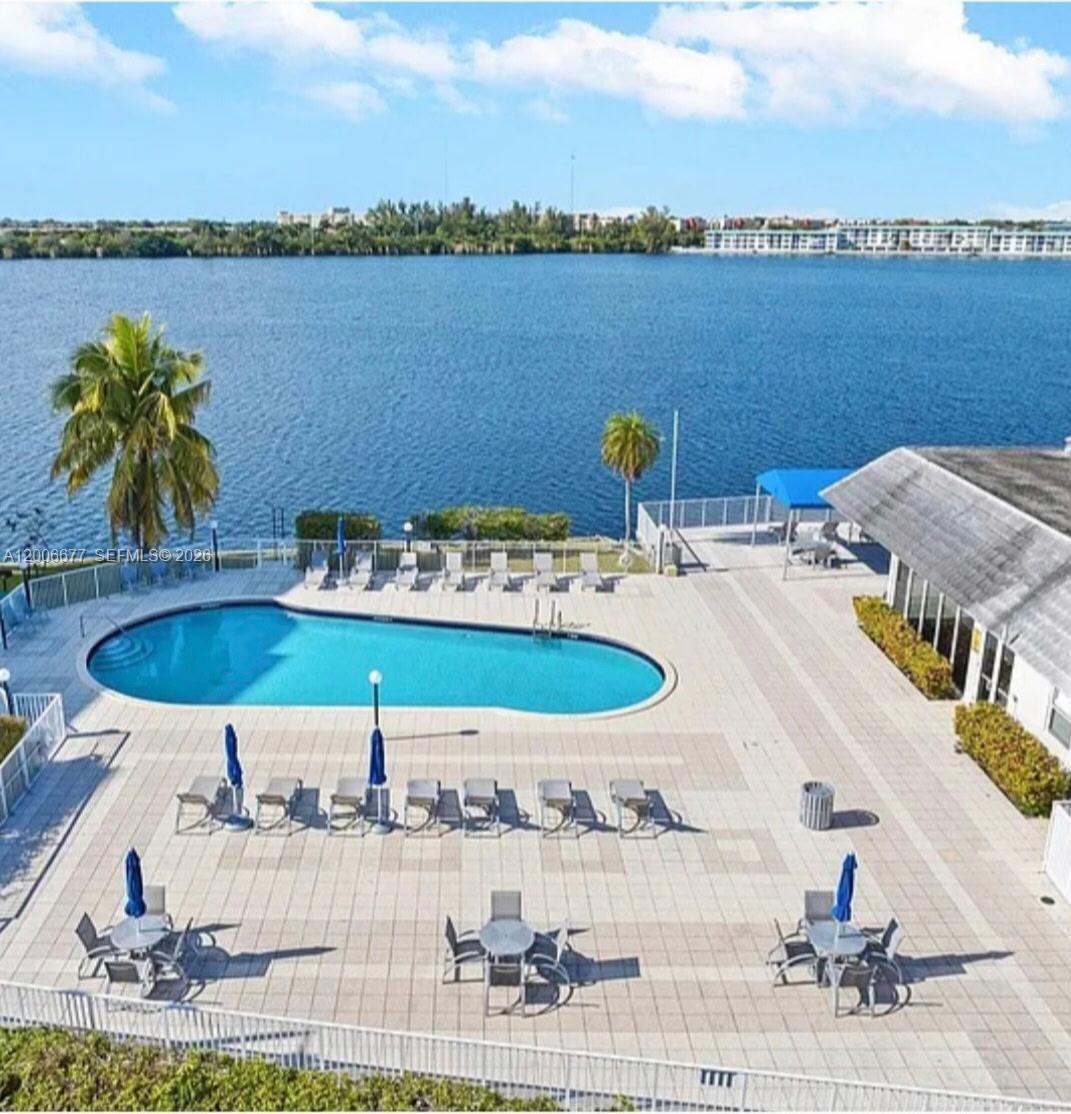 ROYAL BAHAMIAN EAST CONDO - Residential