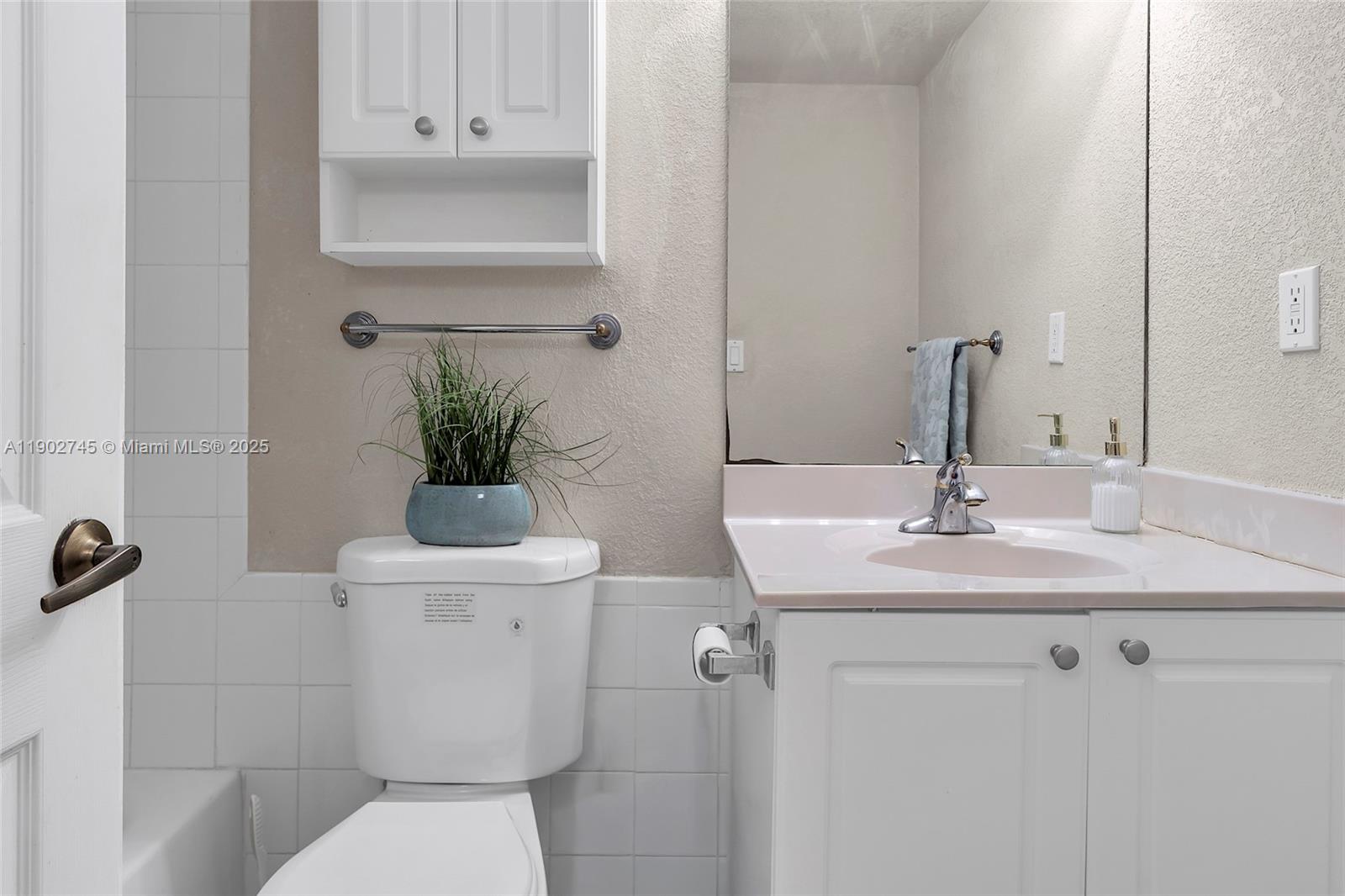 WAVE CONDO - Residential Lease