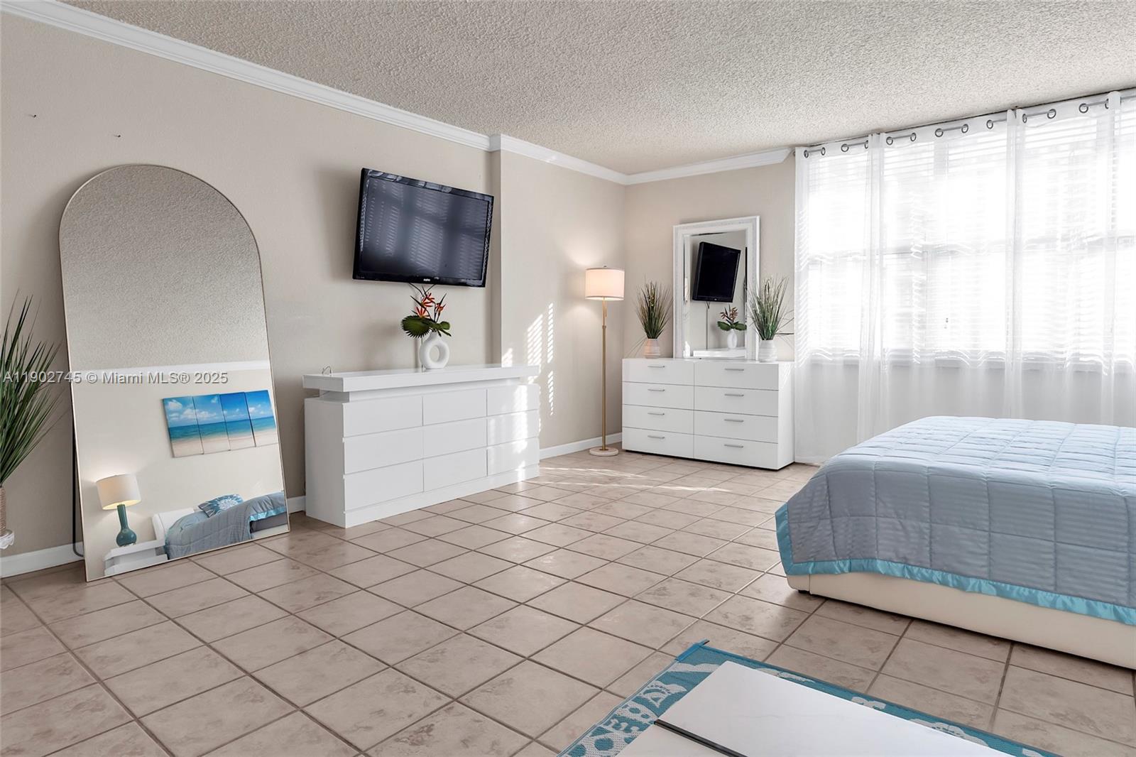 WAVE CONDO - Residential Lease