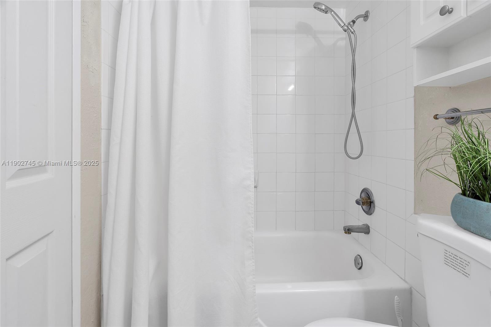 WAVE CONDO - Residential Lease