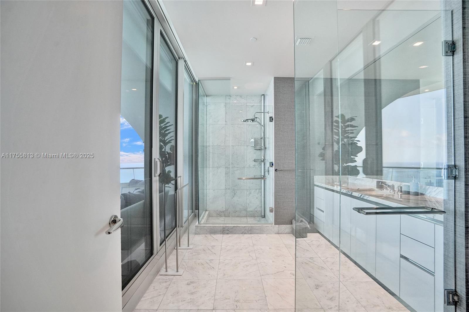 JADE SIGNATURE CONDO - Residential