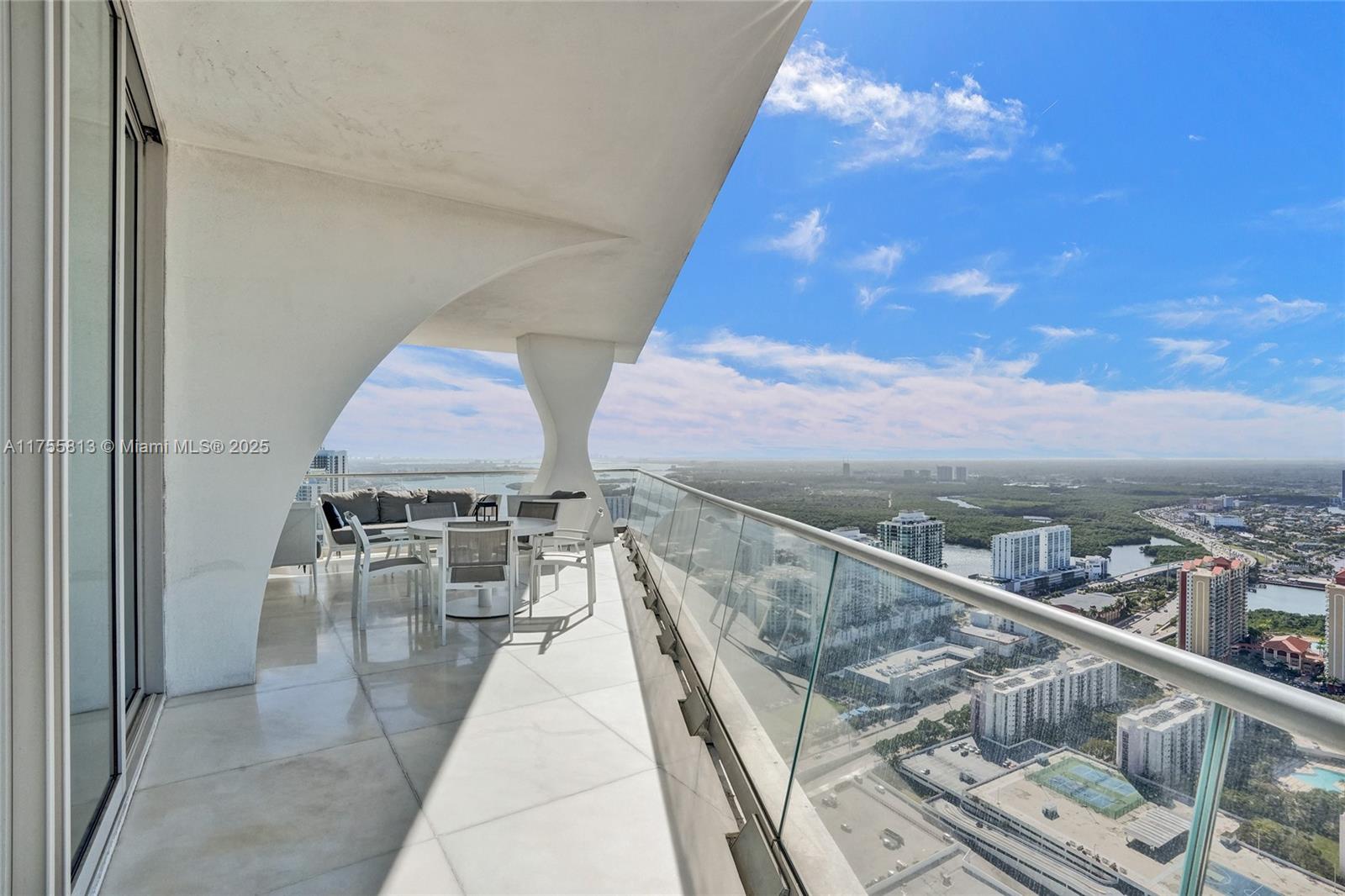 JADE SIGNATURE CONDO - Residential