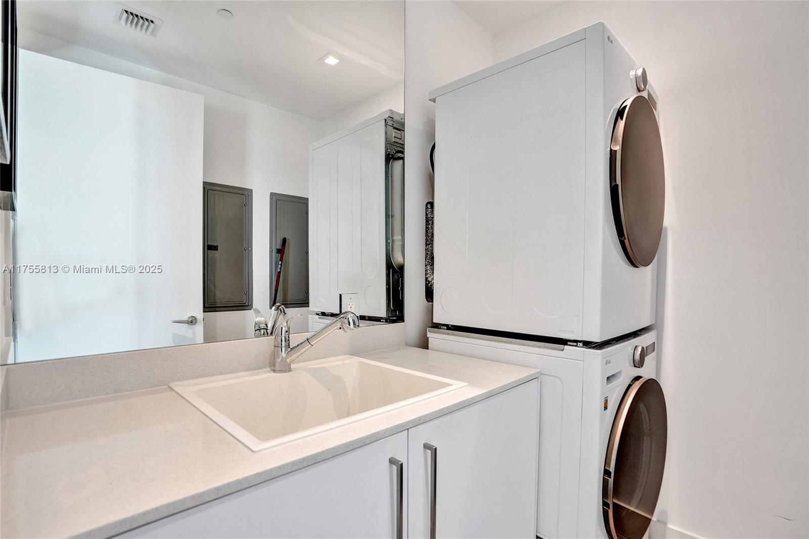 JADE SIGNATURE CONDO - Residential