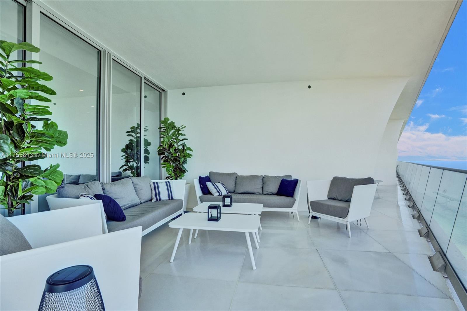 JADE SIGNATURE CONDO - Residential