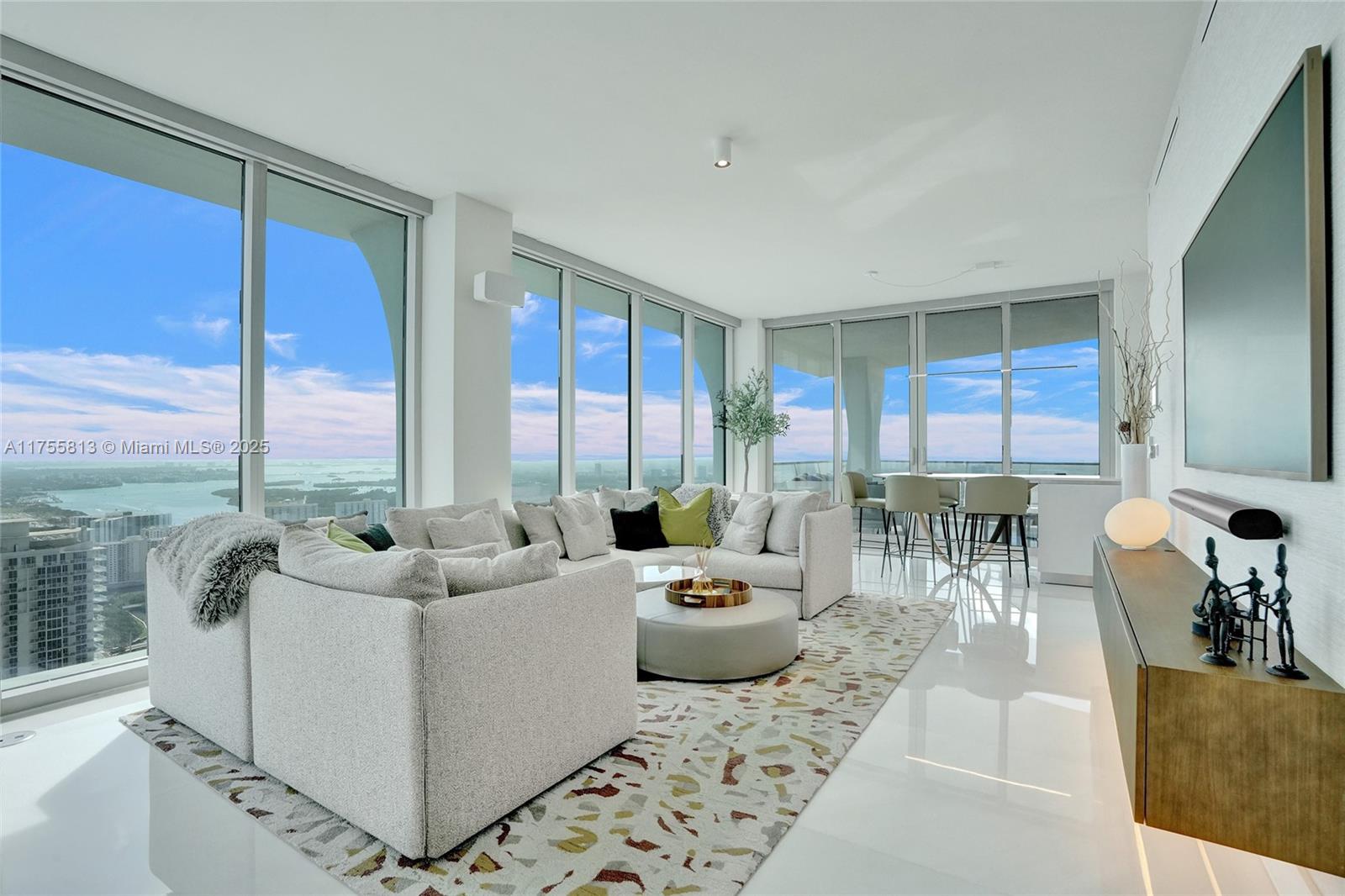 JADE SIGNATURE CONDO - Residential