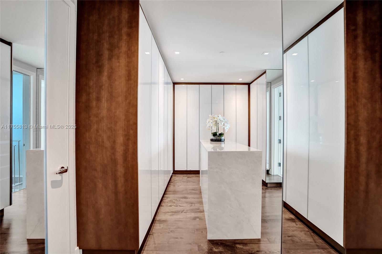 JADE SIGNATURE CONDO - Residential