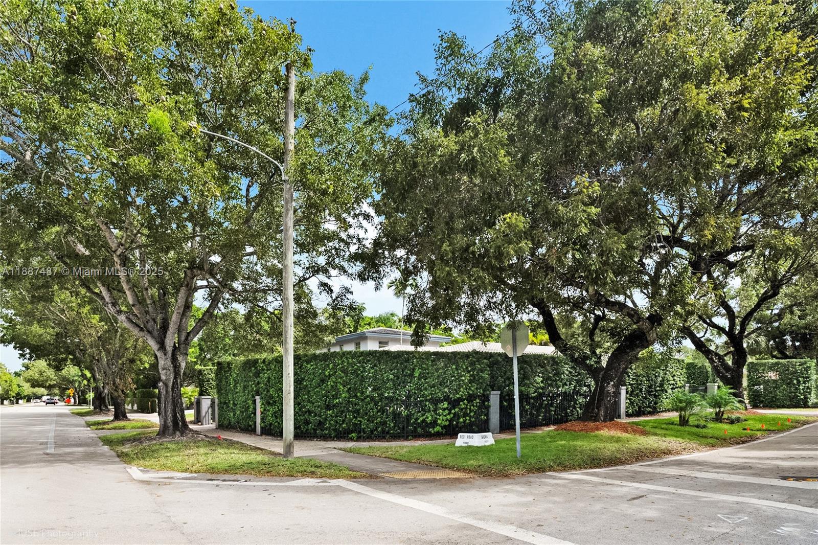 CORAL GABLES RIVIERA SEC - Residential