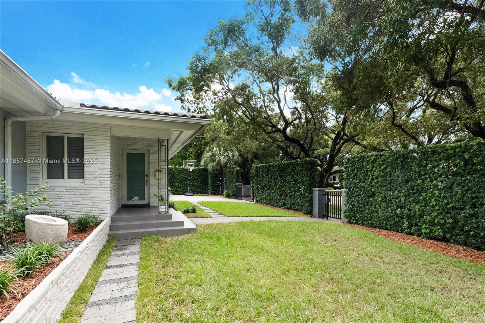 CORAL GABLES RIVIERA SEC - Residential