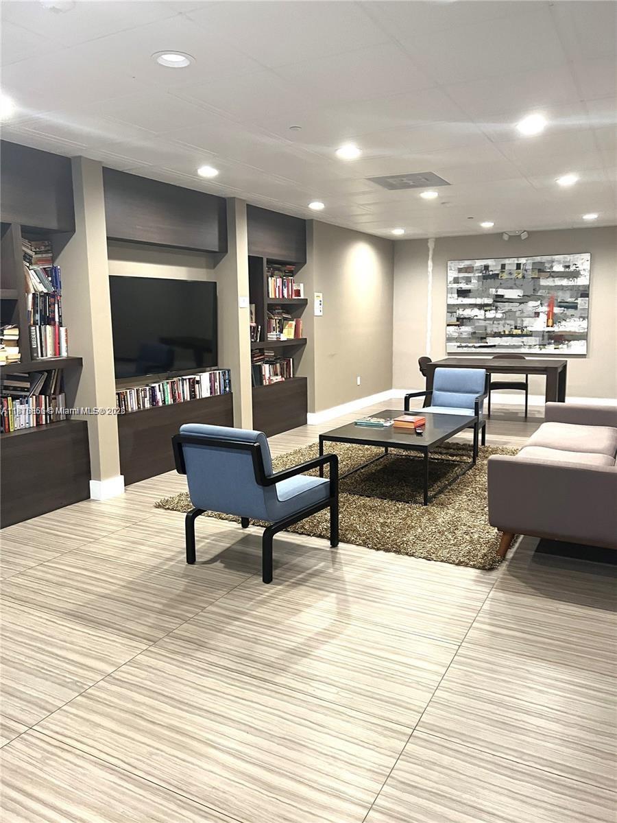 AVENTURA ELDORADO CONDO - Residential Lease