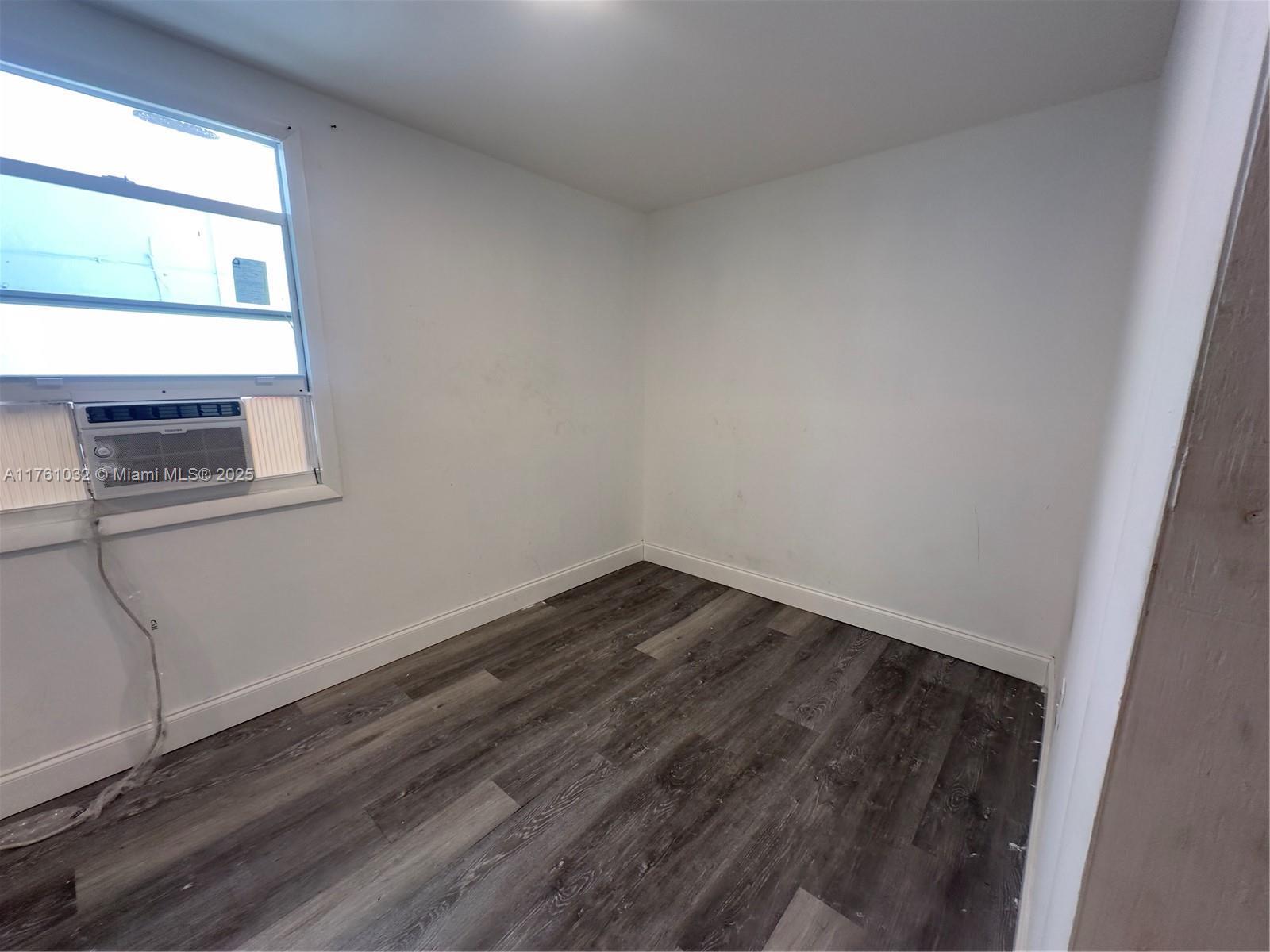 DIXIE HIGHWAY TRACK - Residential Lease