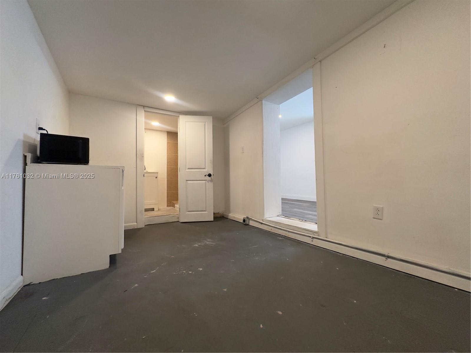 DIXIE HIGHWAY TRACK - Residential Lease