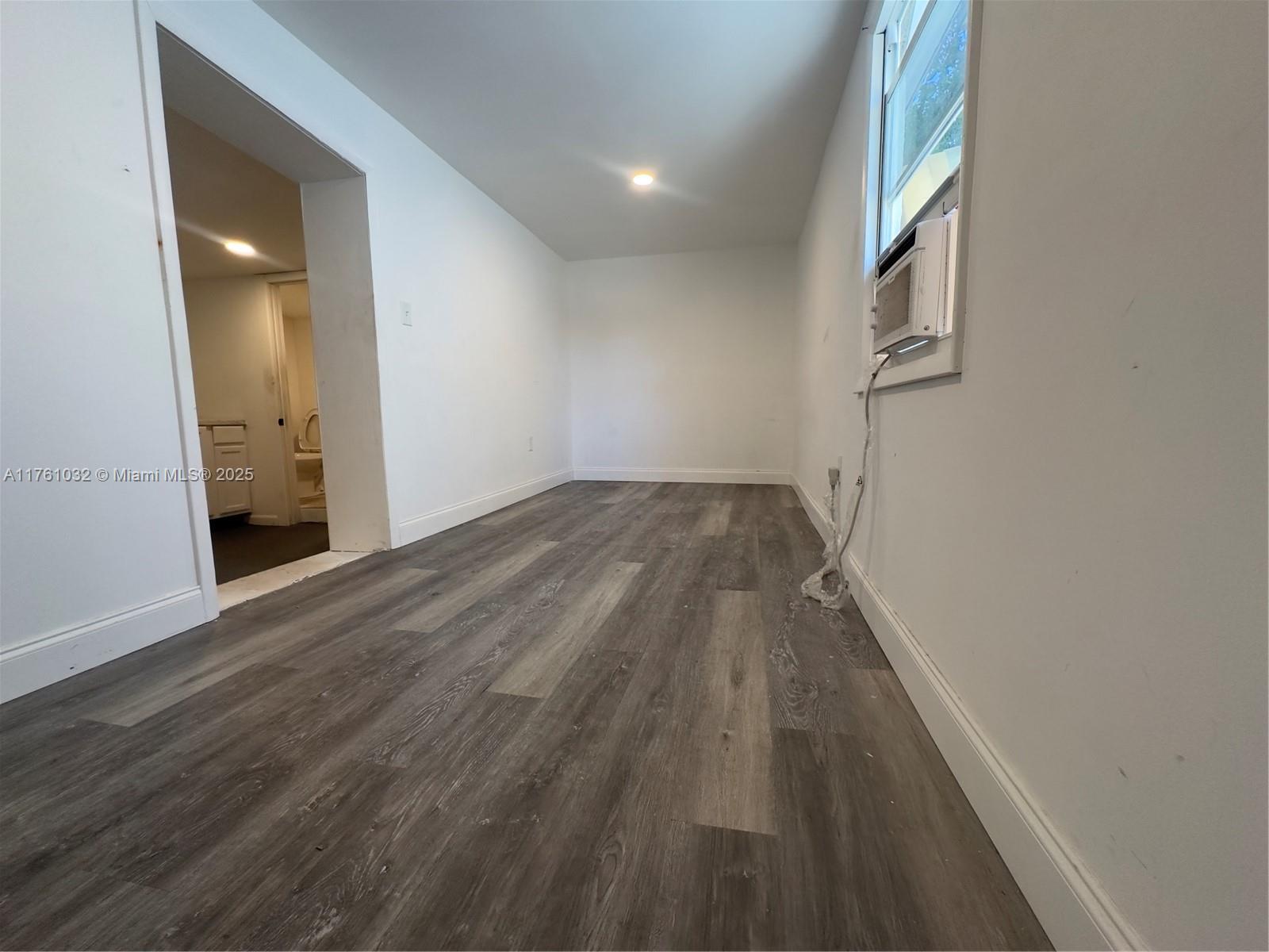 DIXIE HIGHWAY TRACK - Residential Lease