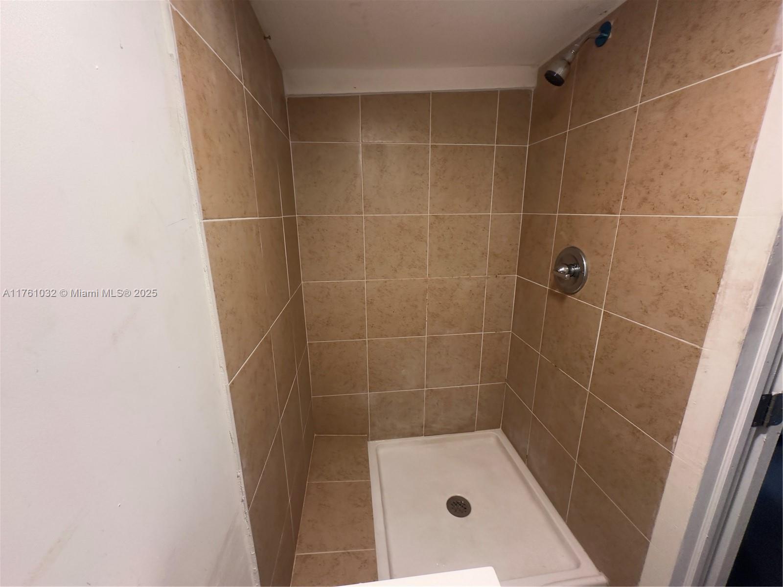 DIXIE HIGHWAY TRACK - Residential Lease