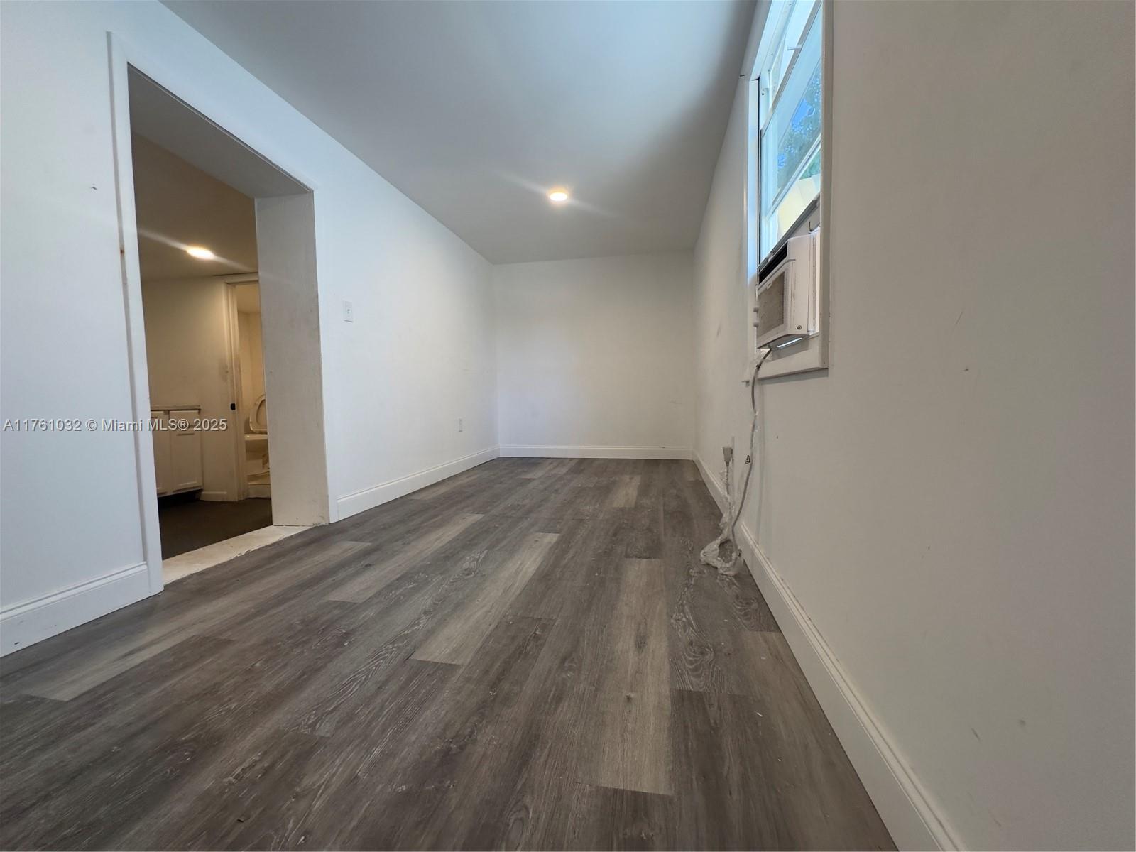 DIXIE HIGHWAY TRACK - Residential Lease