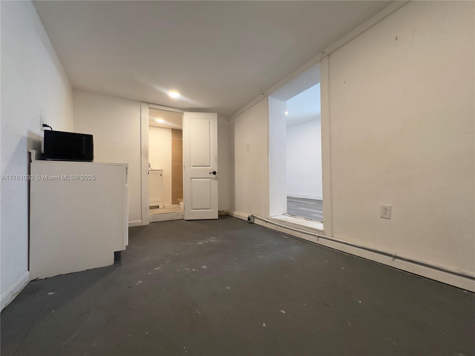 DIXIE HIGHWAY TRACK - Residential Lease