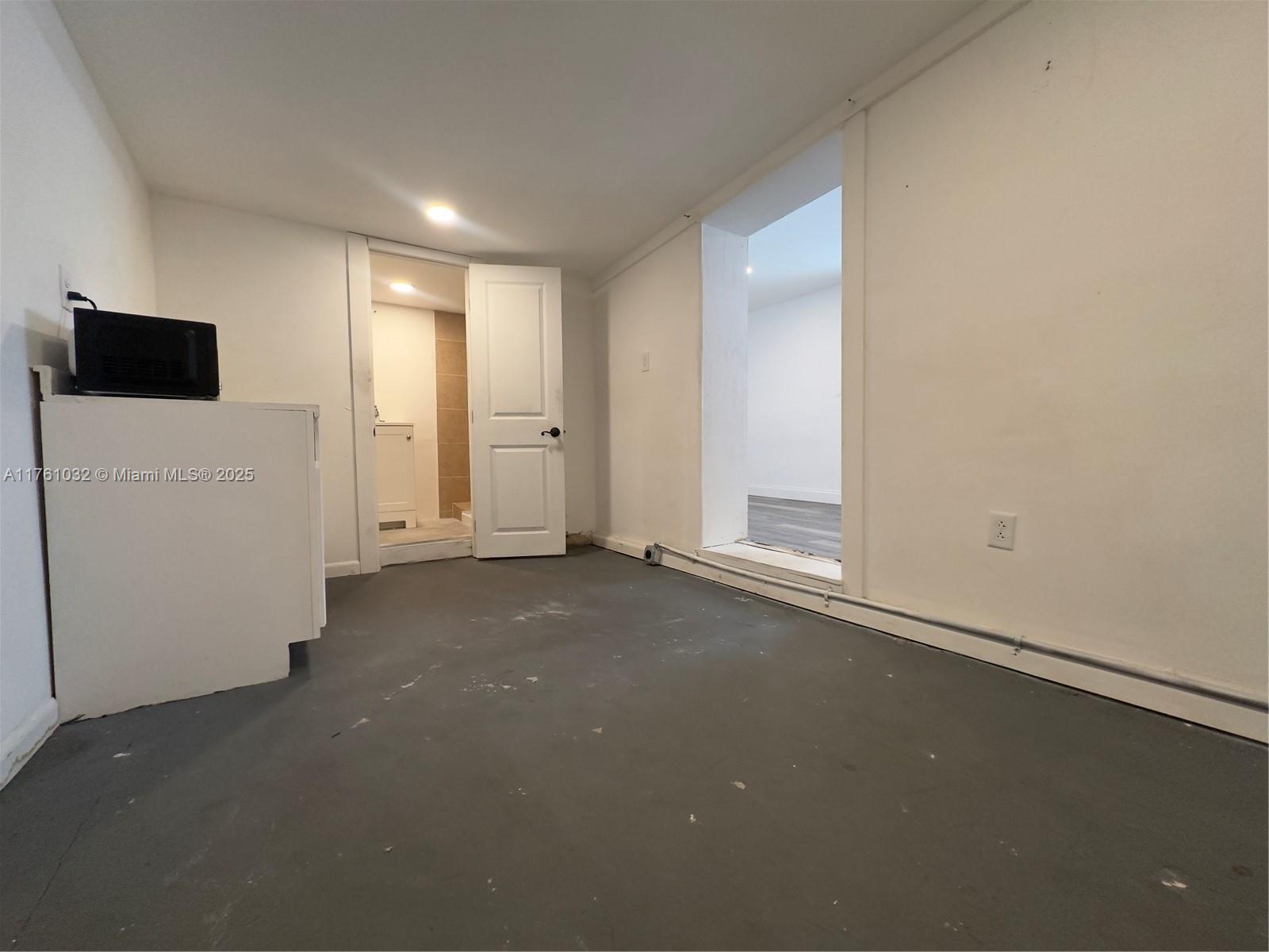 DIXIE HIGHWAY TRACK - Residential Lease