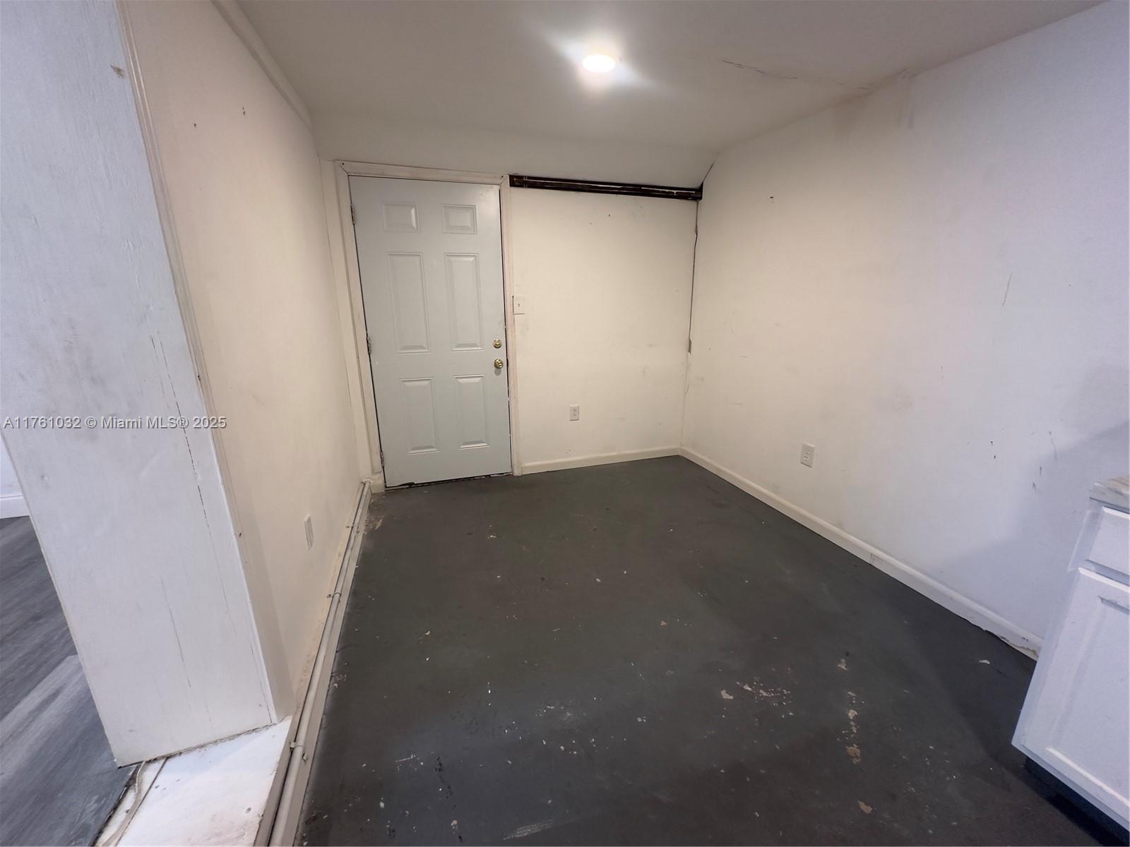 DIXIE HIGHWAY TRACK - Residential Lease