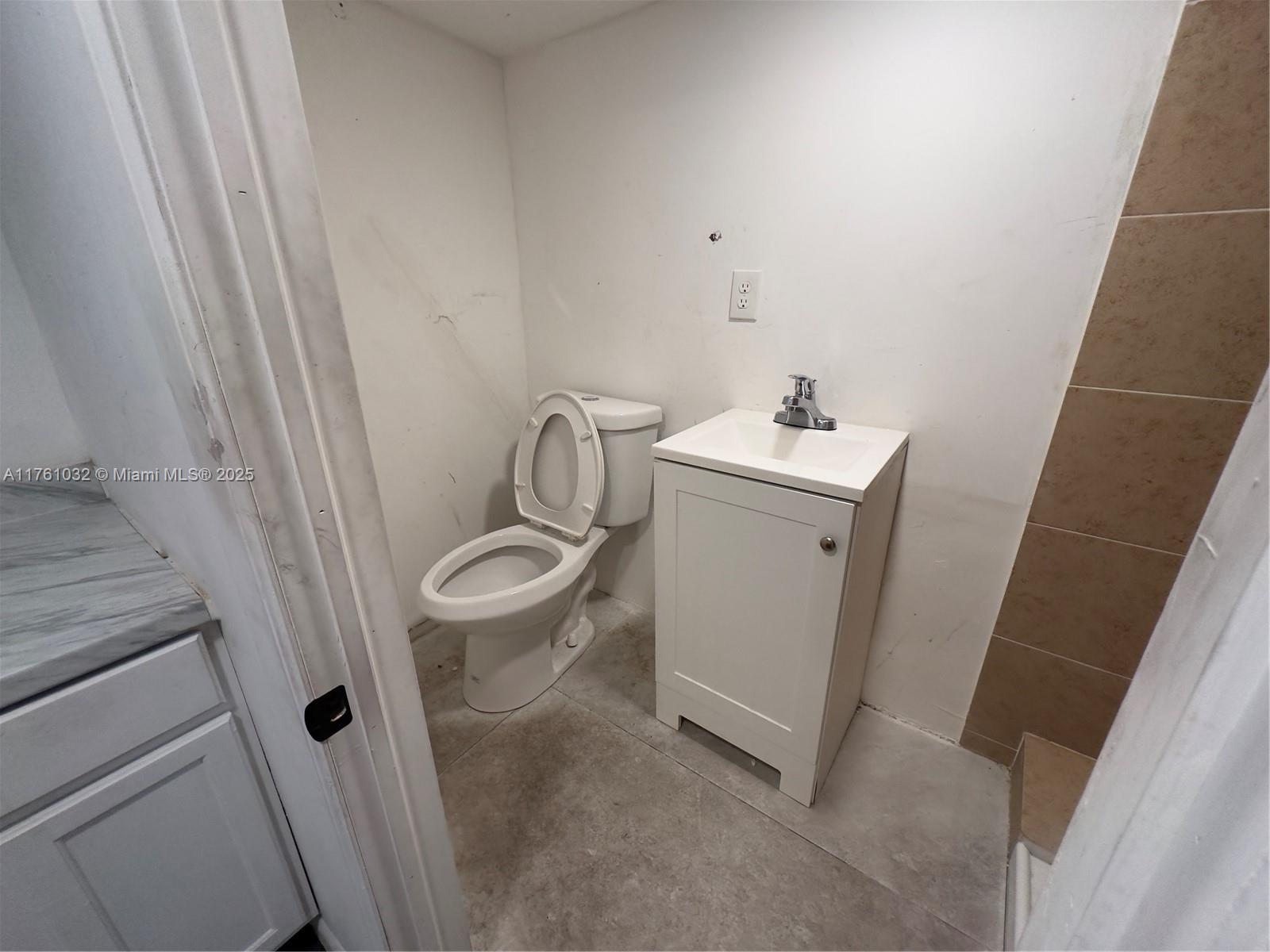 DIXIE HIGHWAY TRACK - Residential Lease