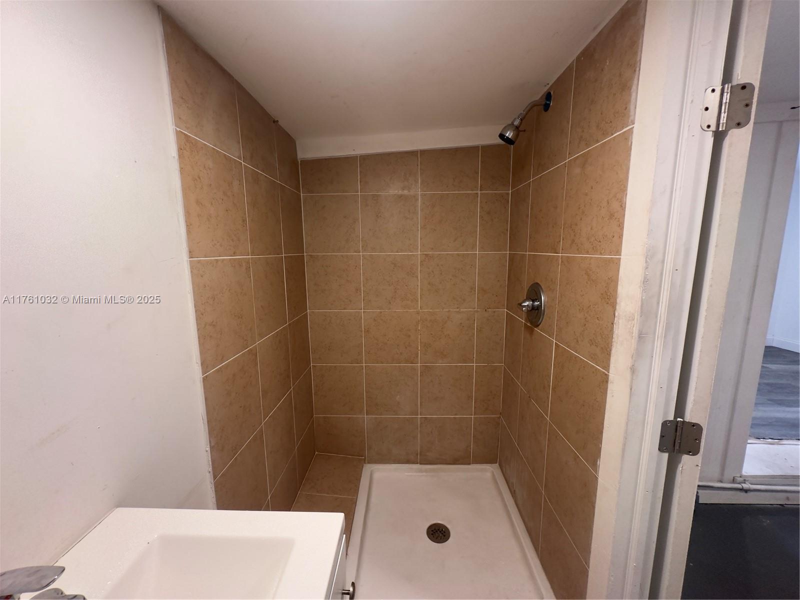 DIXIE HIGHWAY TRACK - Residential Lease