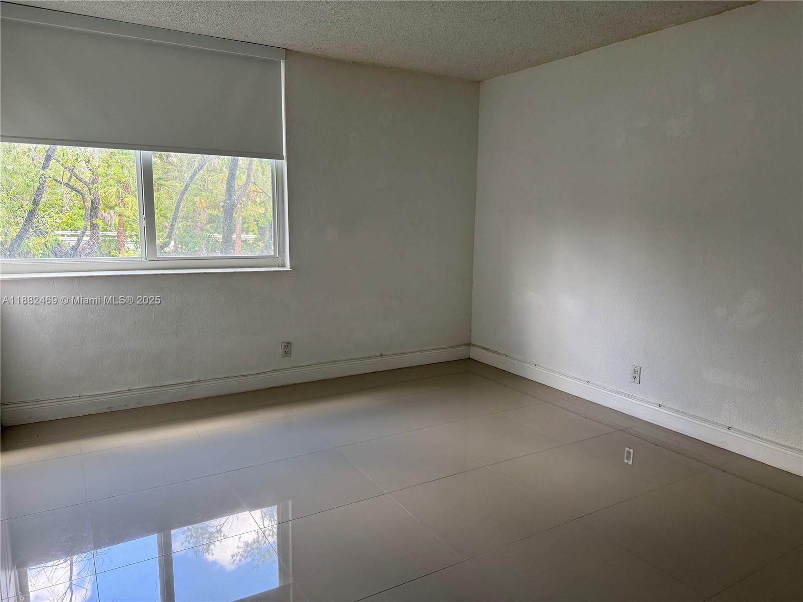 DADELAND PLACE CONDO - Residential Lease