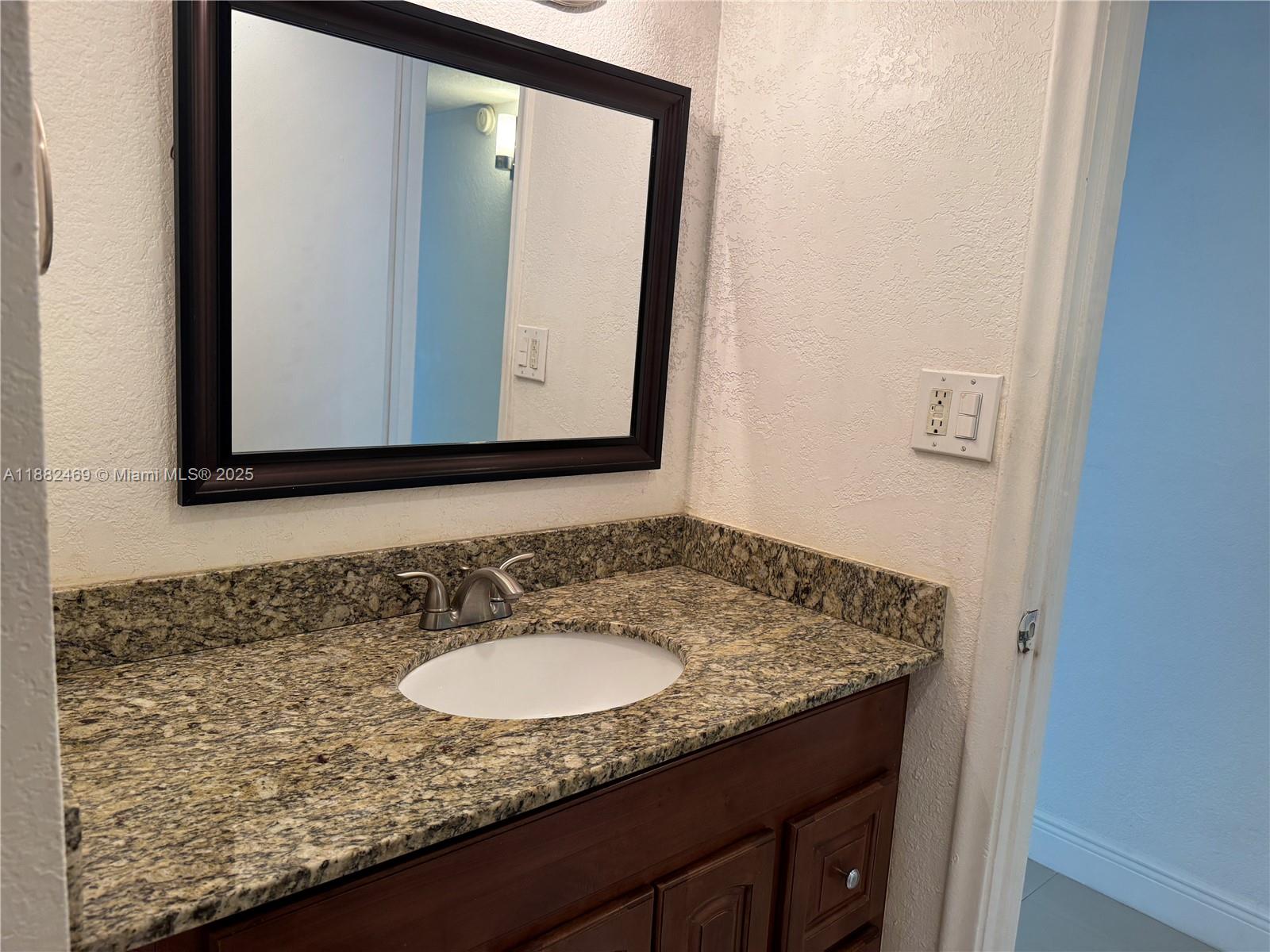 DADELAND PLACE CONDO - Residential Lease
