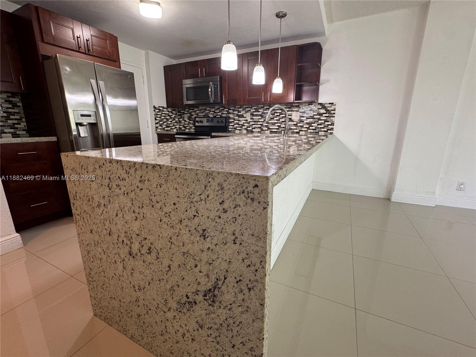 DADELAND PLACE CONDO - Residential Lease