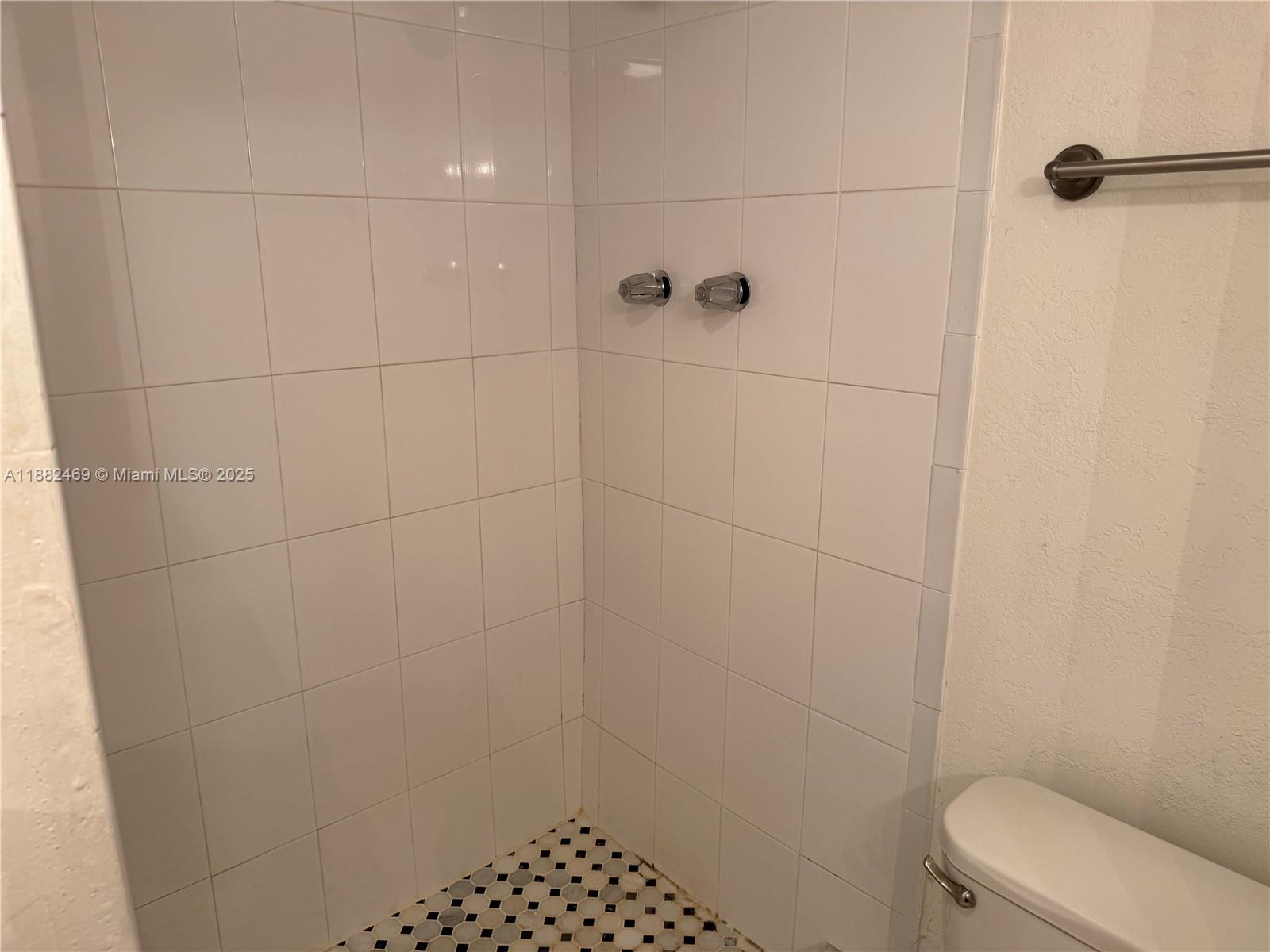 DADELAND PLACE CONDO - Residential Lease