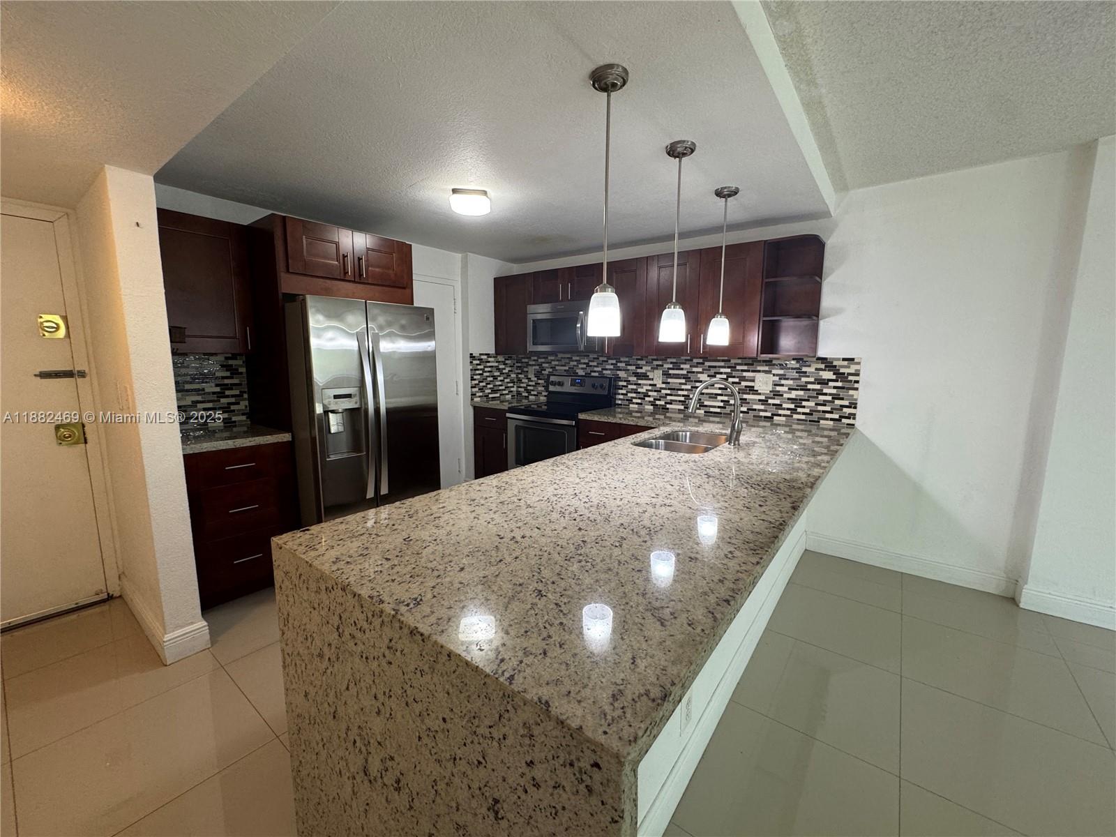 DADELAND PLACE CONDO - Residential Lease