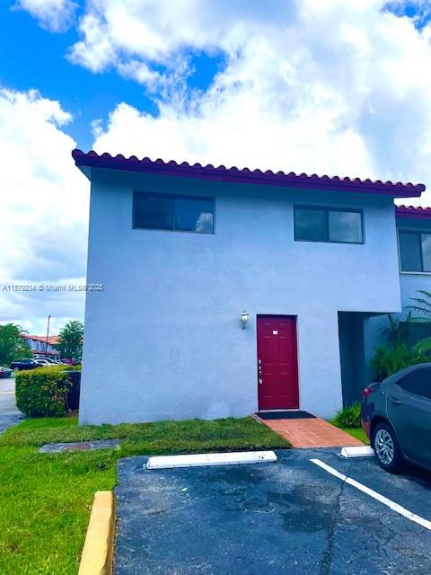 Immaculate 3-Bed, 3-Bath Cond0-Townhouse. Step into this beautifully townhouse featuring 3 spacious bedrooms, 3 bathrooms, washer, dryer, and a large private patio perfect for entertaining.
Enjoy an excellent location just minutes from West Kendall Baptist Hospital, top-rated schools, shopping centers, restaurants, places of worship, gas stations, and easy access to the Turnpike. Tenant occupied until September 26th.