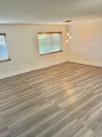 1300 W 53rd St 18 Hialeah FL 33012