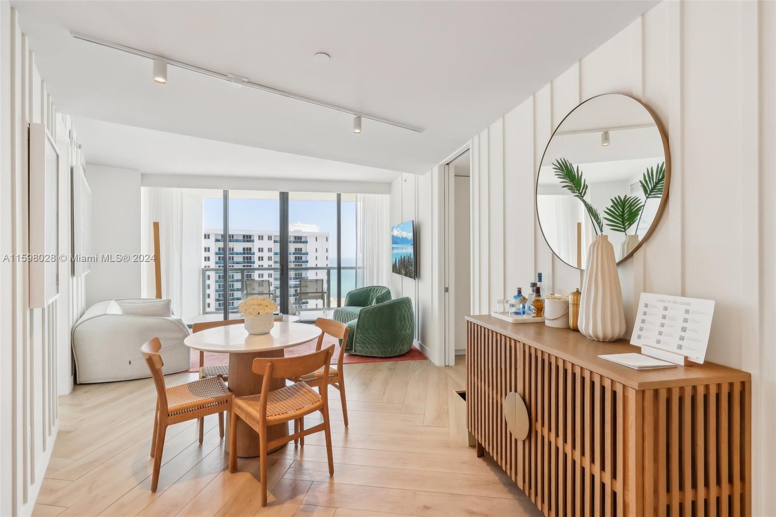 2201 Collins Ave 1511