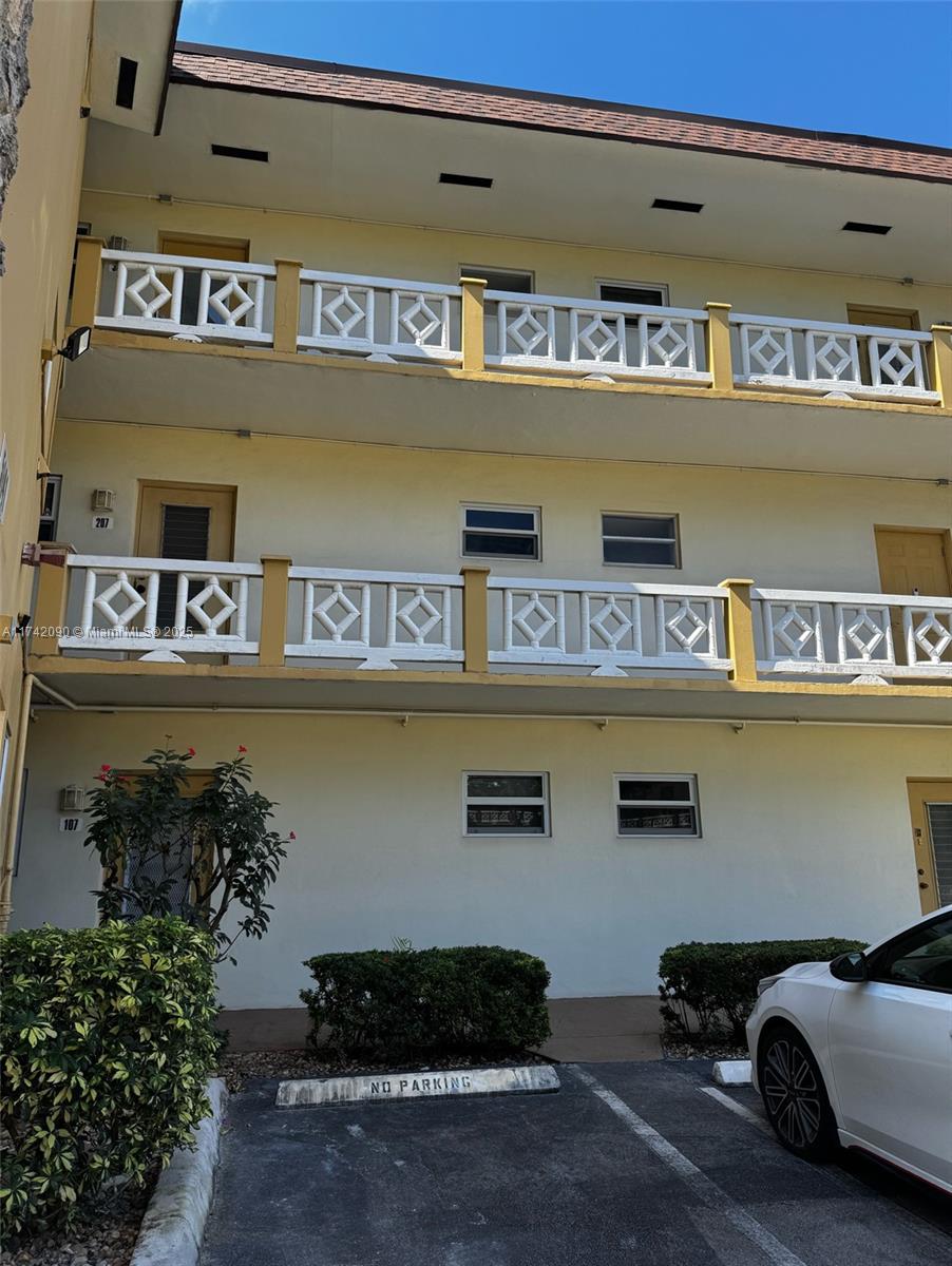 MELALEUCA GARDENS CONDO - Residential