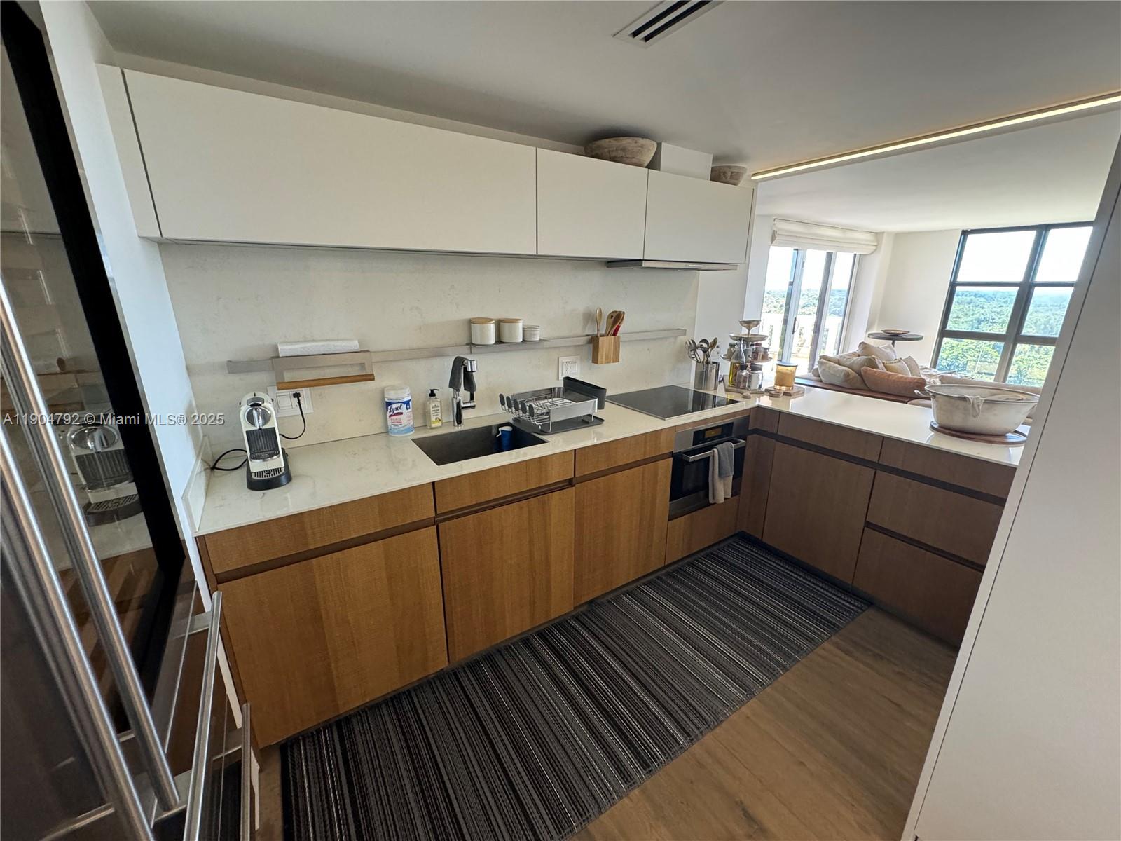 TOWERS OF KEY BISCAYNE CO - Residential Lease