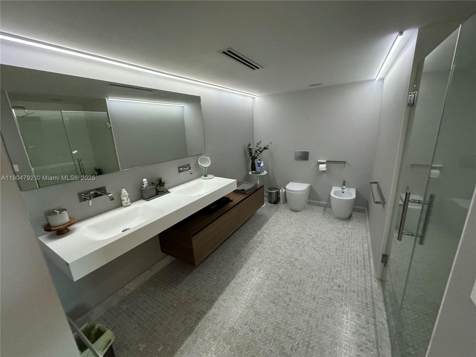 TOWERS OF KEY BISCAYNE CO - Residential Lease