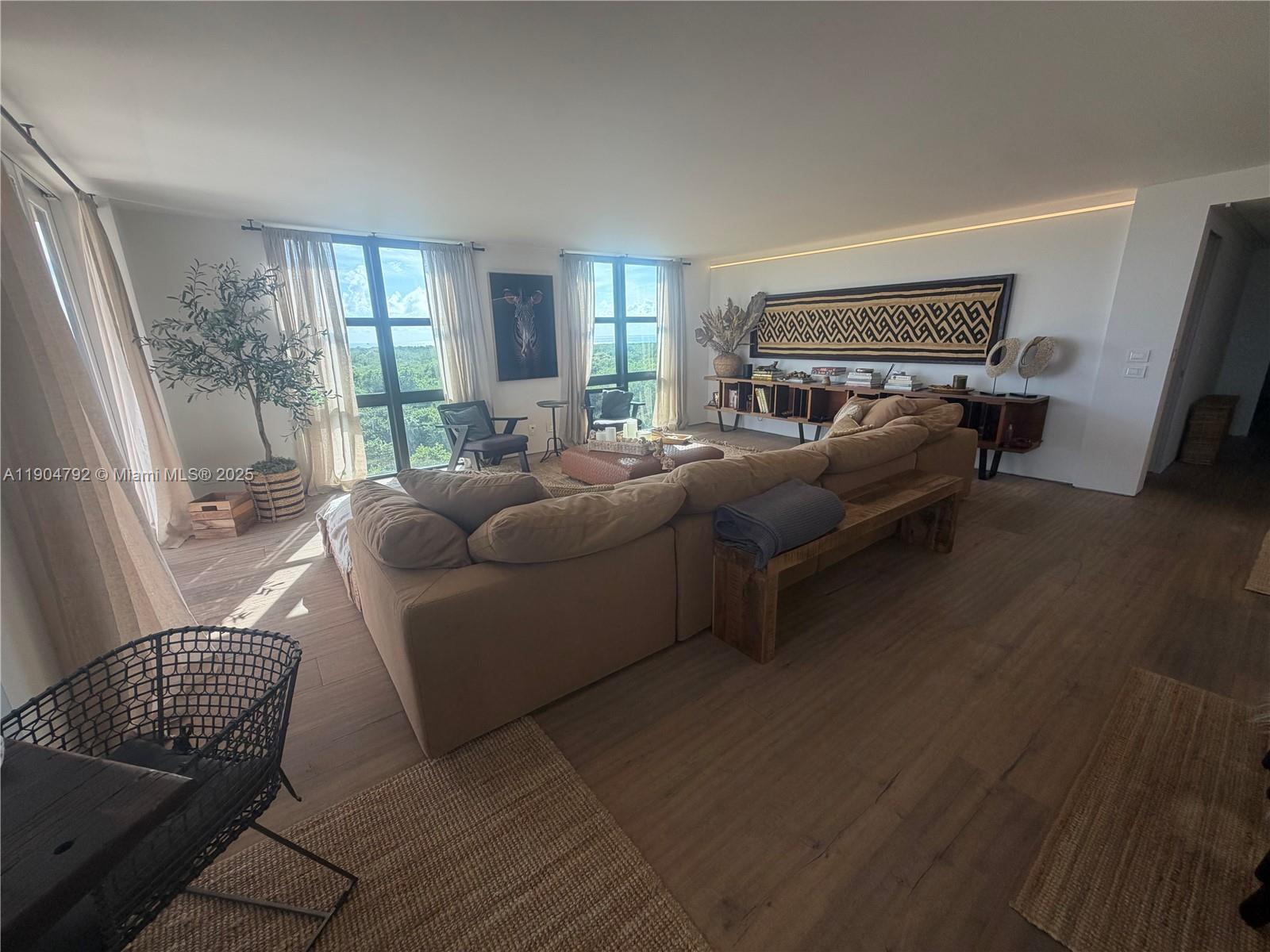 TOWERS OF KEY BISCAYNE CO - Residential Lease