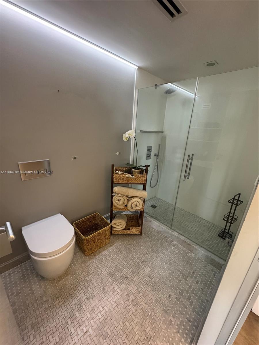 TOWERS OF KEY BISCAYNE CO - Residential Lease