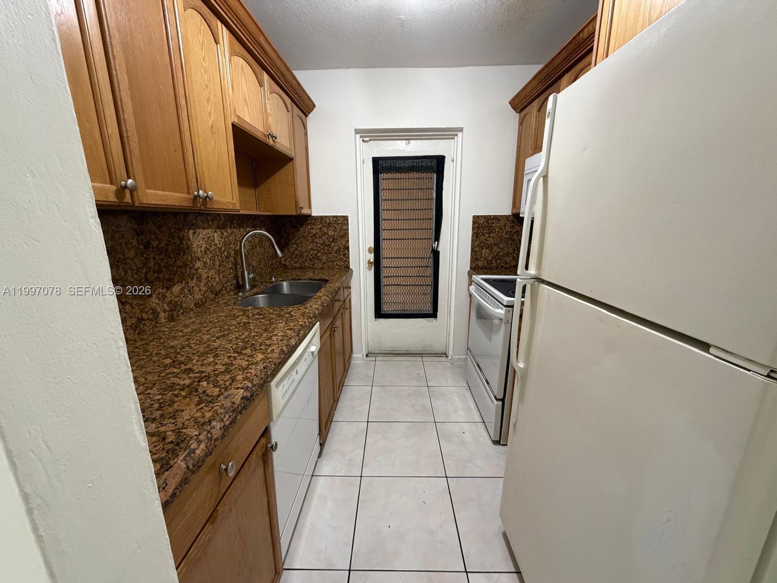 GOLFVIEW ARMS INC CONDO - Residential Lease