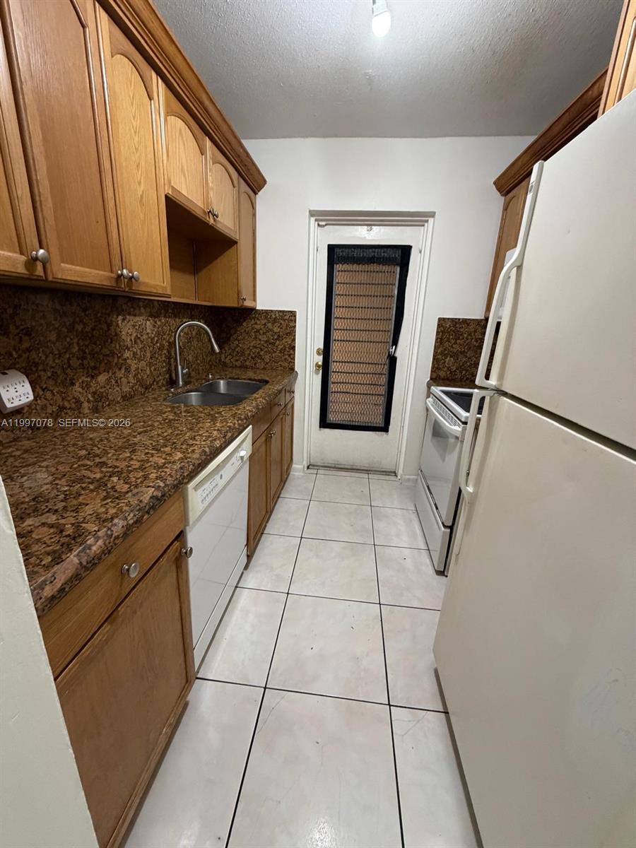 GOLFVIEW ARMS INC CONDO - Residential Lease