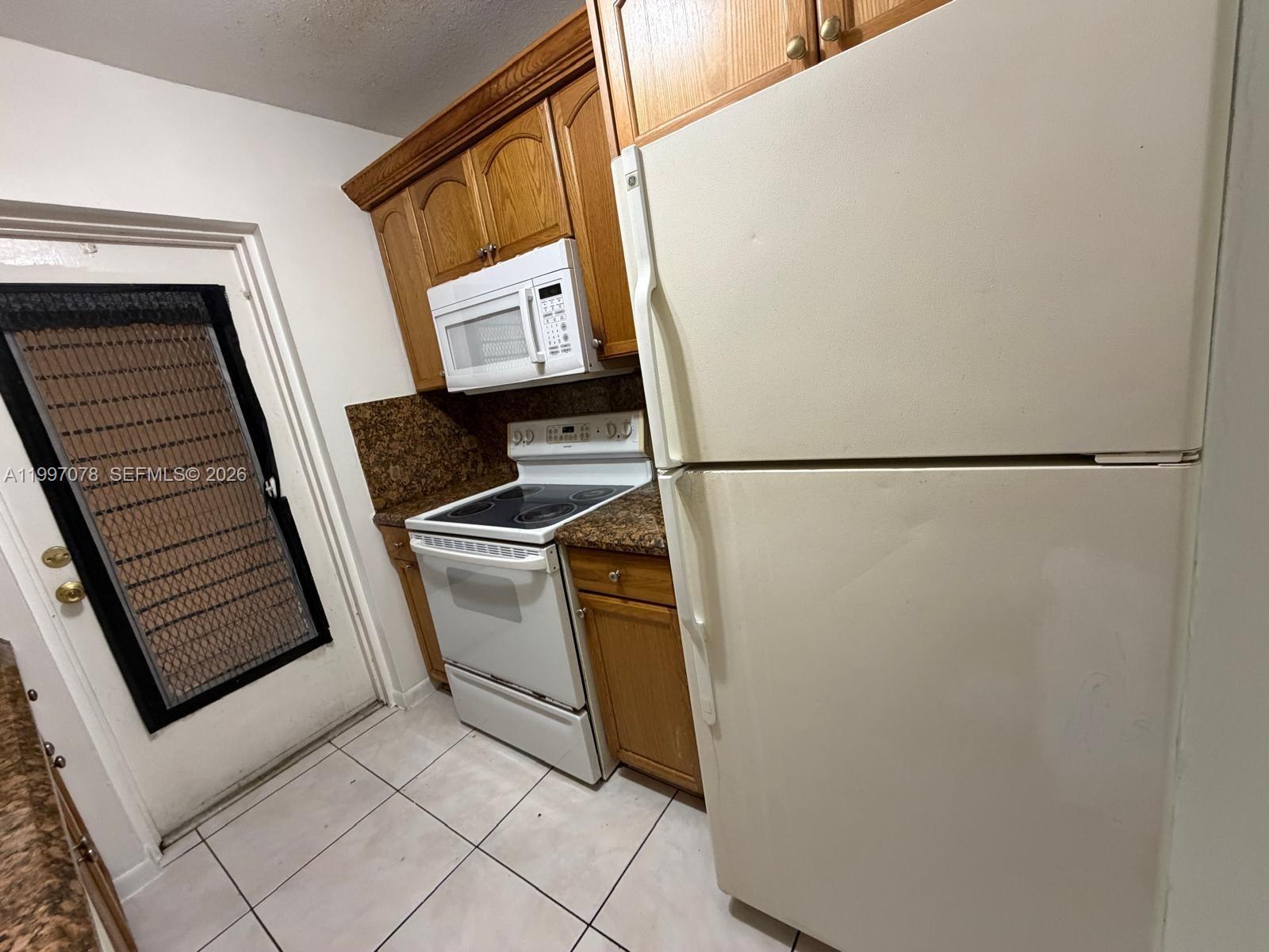 GOLFVIEW ARMS INC CONDO - Residential Lease