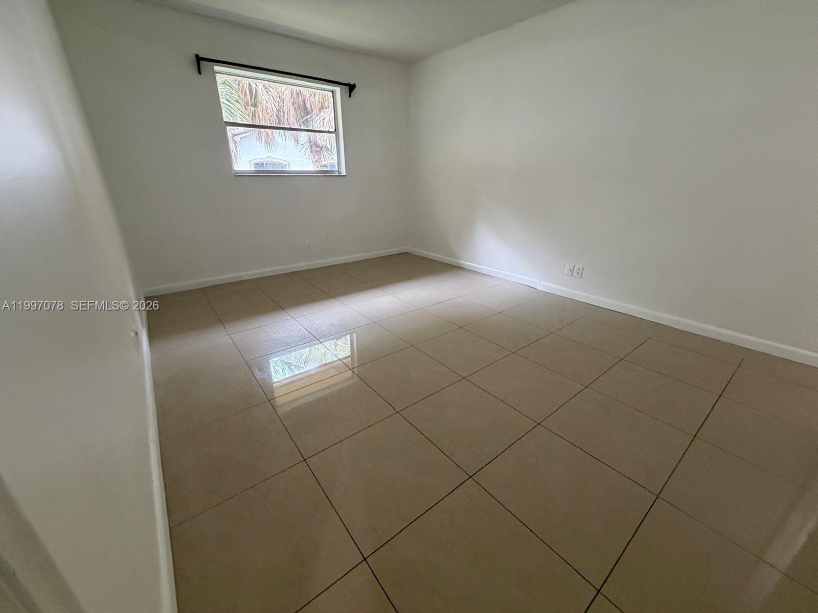 GOLFVIEW ARMS INC CONDO - Residential Lease