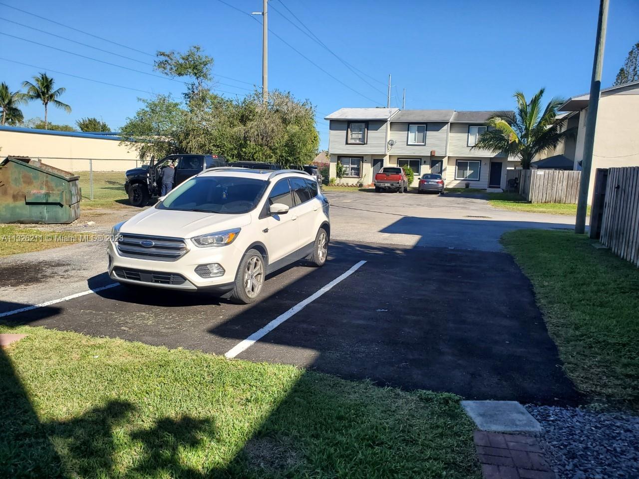 Photo 3 of 22 of listing ae2f7999-6e18-4c0f-b46f-2ce38e9d0826 condo