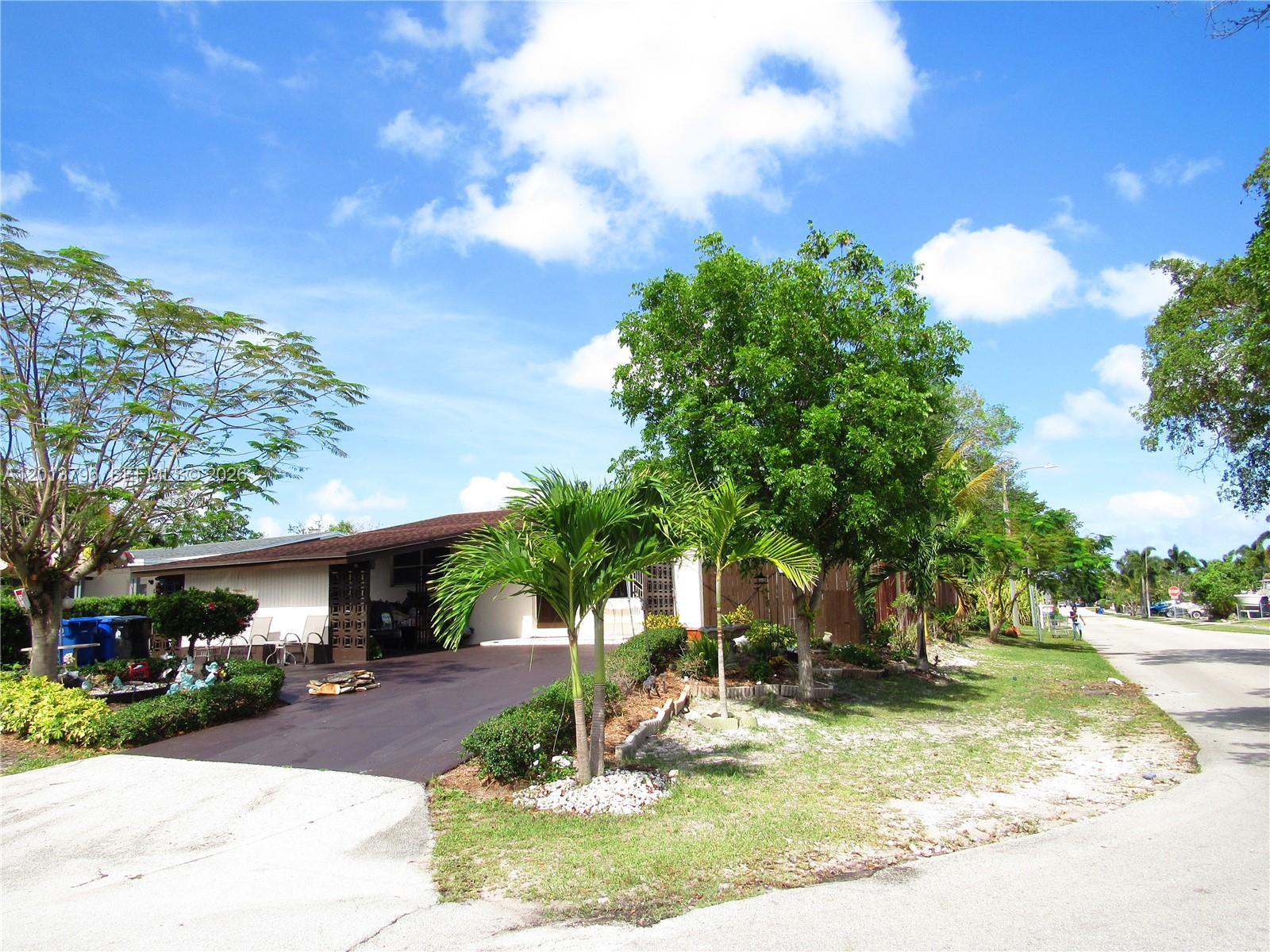 BREEZYWAY MANOR SECOND AD - Residential