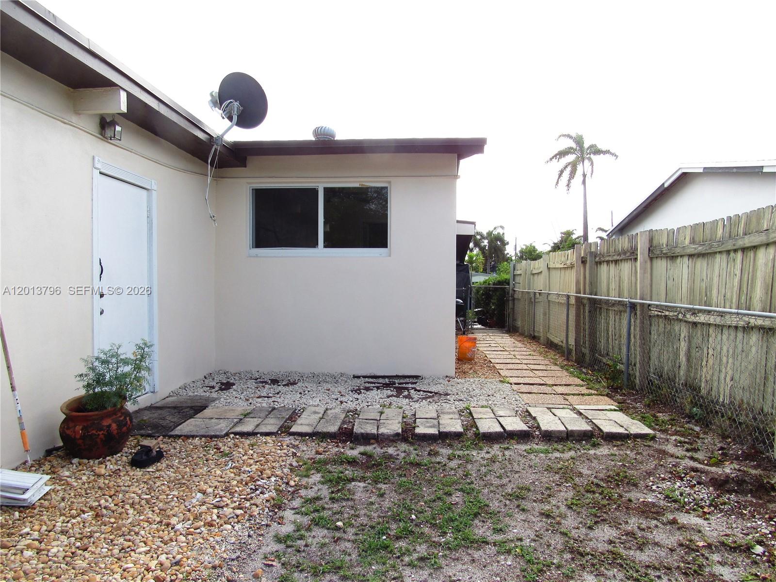 BREEZYWAY MANOR SECOND AD - Residential