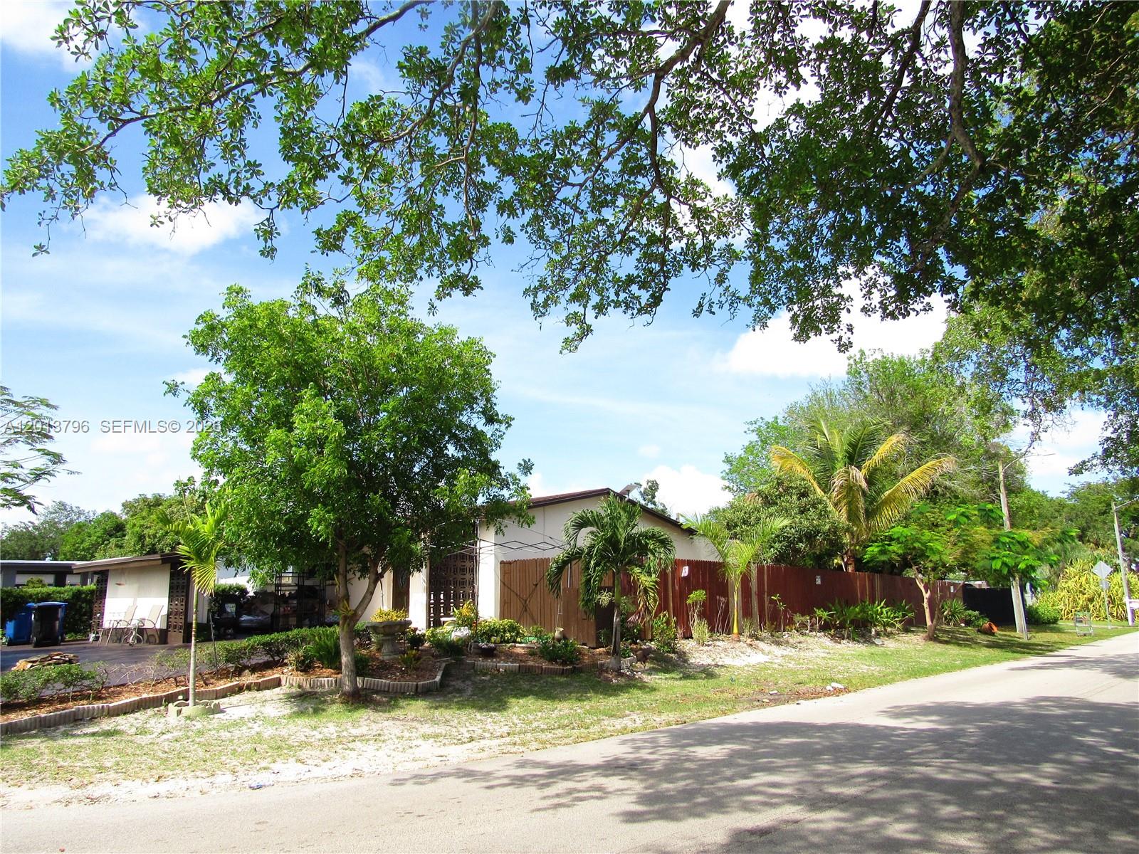 BREEZYWAY MANOR SECOND AD - Residential